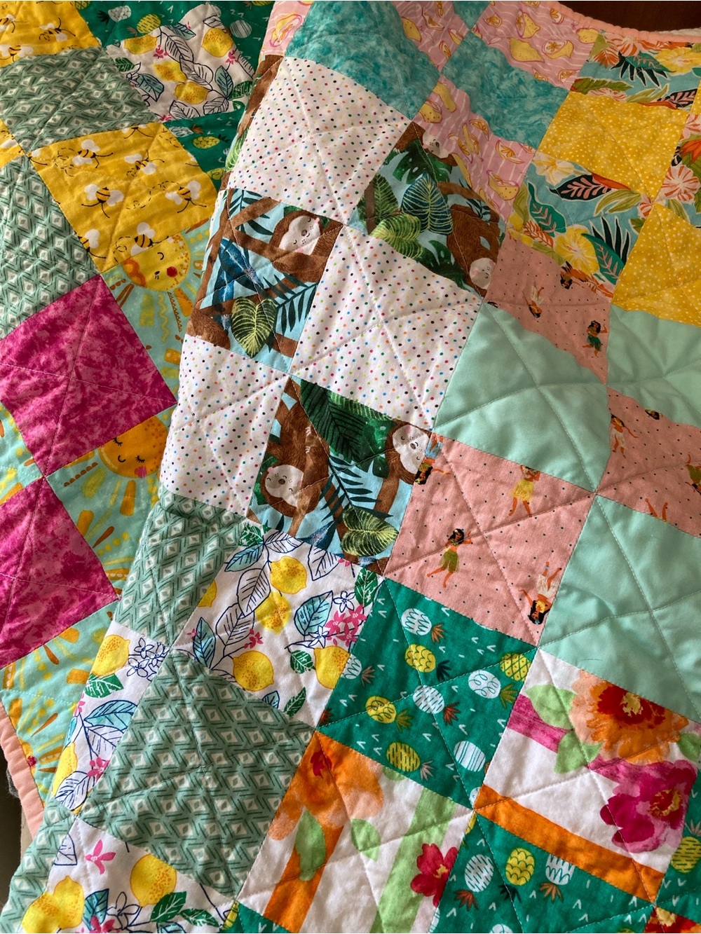 🪡 “Tropical Flower” Handmade Cotton Large Crib Quilt - Picture 2 of 3